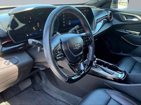 Used 2025 Chevrolet Trax RS image 16