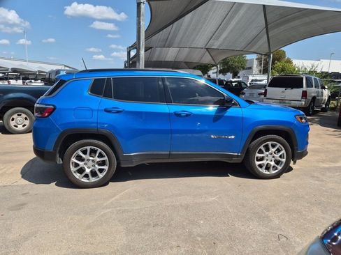 Used 2023 Jeep Compass Latitude w/ Sun and Sound Group AWD/4WD image 4