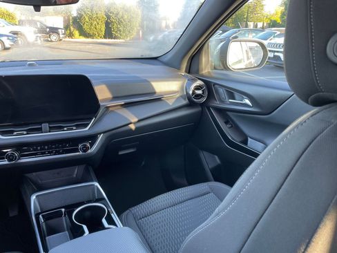 Used 2025 Chevrolet Equinox LT image 29