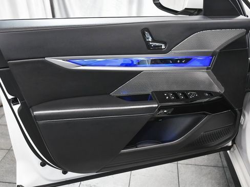 Used 2024 BMW 740i xDrive 740i xDrive image 10