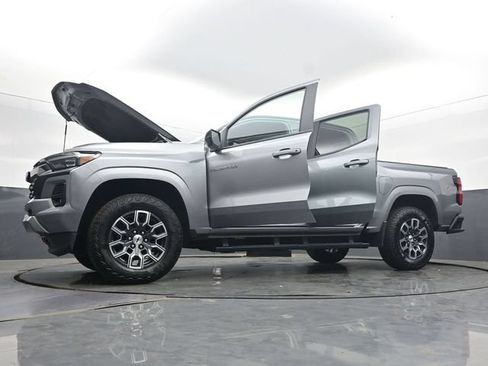 Used 2025 Chevrolet Colorado Z71 w/ Technology Package AWD/4WD image 57
