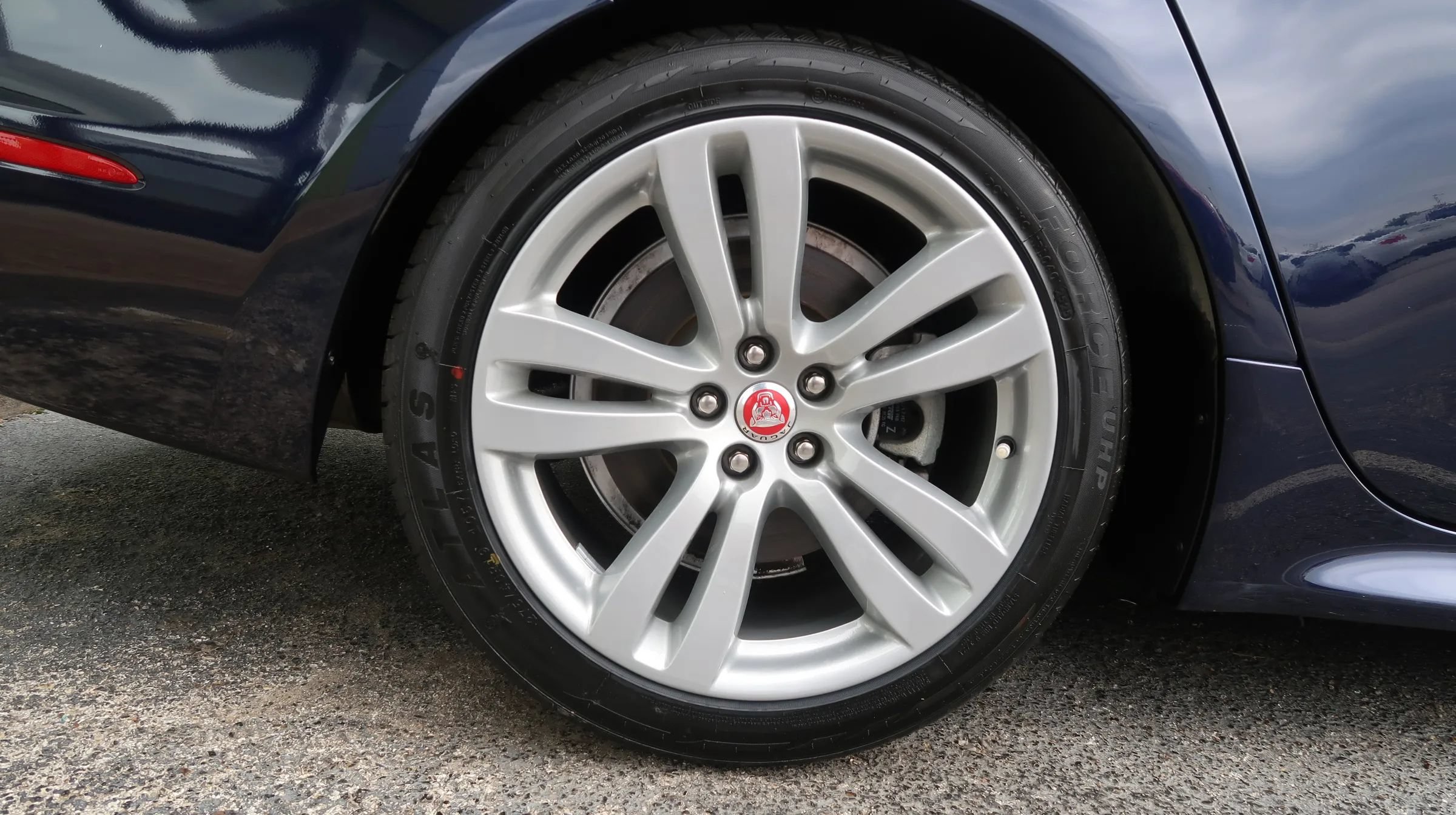 Used 2019 Jaguar XJ R-Sport RWD image 57