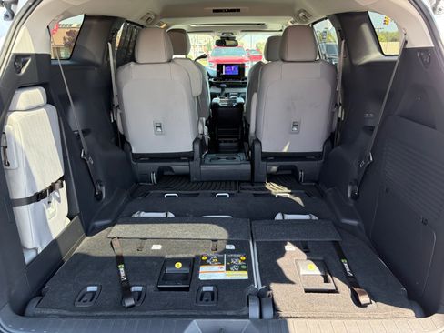 Used 2025 Toyota Sienna LE w/ LE Plus Package AWD/4WD image 27