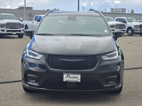 Used 2025 Chrysler Pacifica Limited FWD image 6