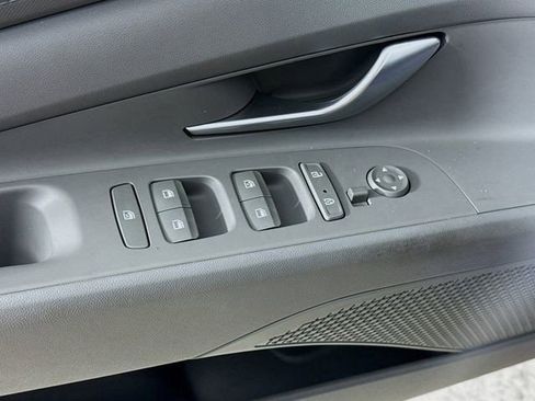 Used 2023 Hyundai Elantra SEL image 17