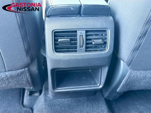 Used 2023 Nissan Rogue S image 31