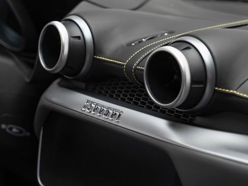 Used 2019 Ferrari Portofino image 40