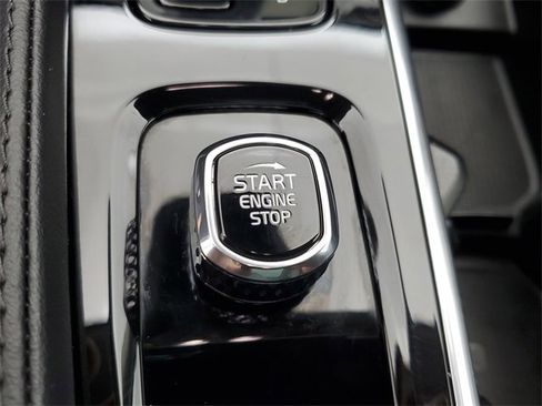 Used 2023 Volvo XC90 B6 Plus w/ Protection Package Premier image 32