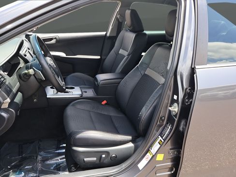 Used 2012 Toyota Camry SE FWD image 12