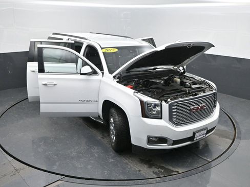 Used 2017 GMC Yukon XL SLT image 50
