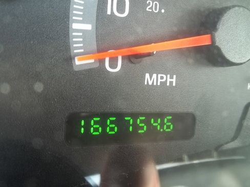 Used 2003 Ford F150 XLT image 8