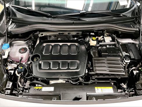 Certified 2025 Volkswagen Tiguan SE w/ Panoramic Sunroof Package image 12