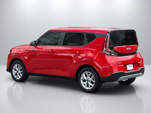 Certified 2025 Kia Soul LX w/ LX Technology Package FWD image 5