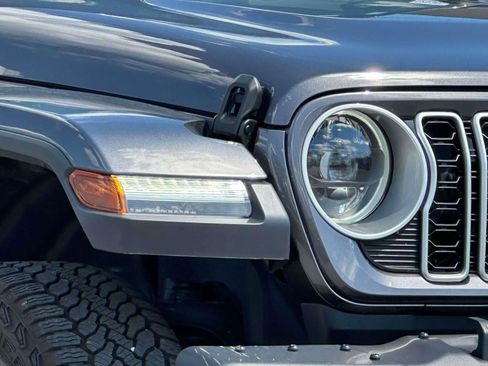 Used 2025 Jeep Wrangler Unlimited Sahara AWD/4WD image 8