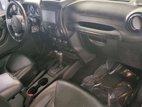 Used 2017 Jeep Wrangler Unlimited Sahara image 24