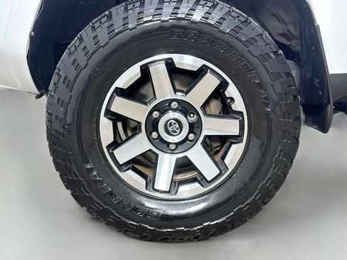 Used 2021 Toyota 4Runner TRD Off-Road Premium w/ Moonroof Package AWD/4WD image 39