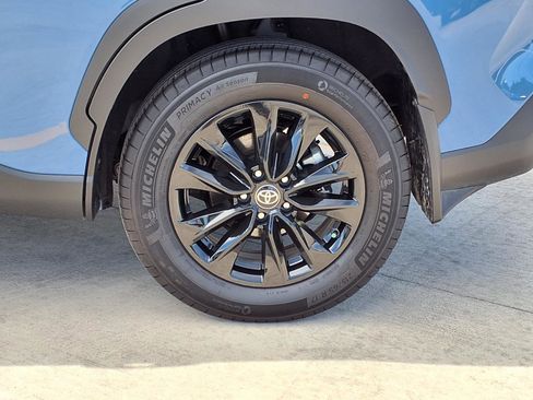 Used 2026 Toyota Corolla Cross LE image 8