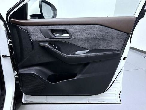 Certified 2023 Nissan Rogue SV FWD image 16