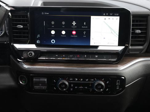 Used 2025 Chevrolet Silverado 1500 LT image 9