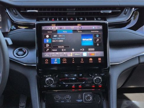 Used 2023 Jeep Grand Cherokee L Overland AWD/4WD image 18