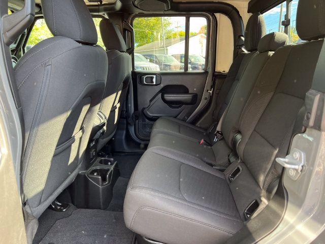 Used 2023 Jeep Gladiator Sport AWD/4WD image 5