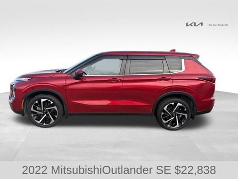 Used 2022 Mitsubishi Outlander SE image 5