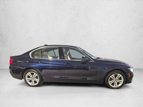 Used 2017 BMW 330i xDrive Sedan AWD/4WD image 4