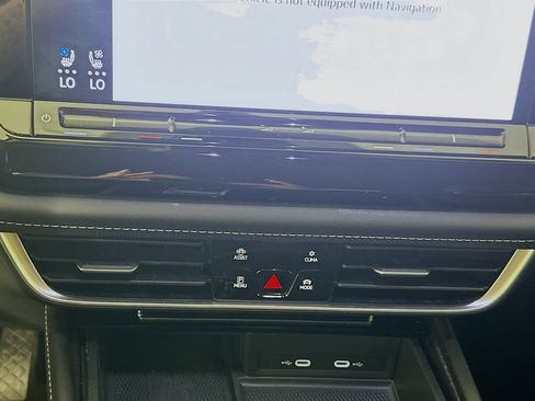 Used 2024 Volkswagen Atlas SE AWD/4WD image 15