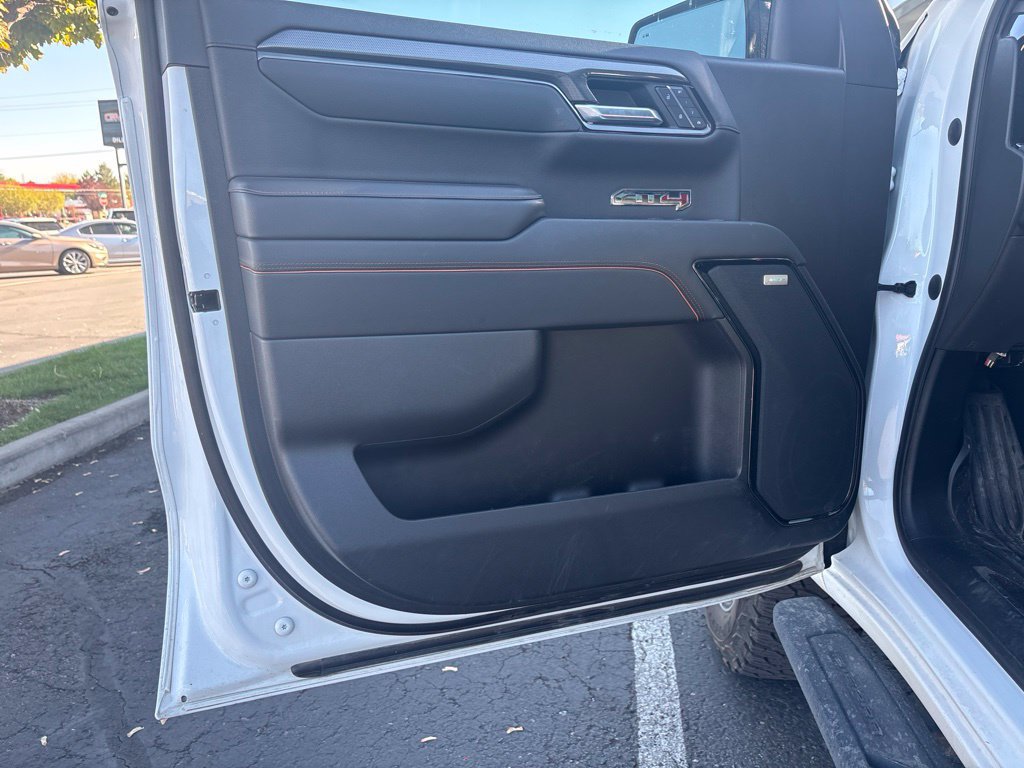 Used 2022 GMC Sierra 1500 AT4 w/ AT4 Premium Package AWD/4WD image 8