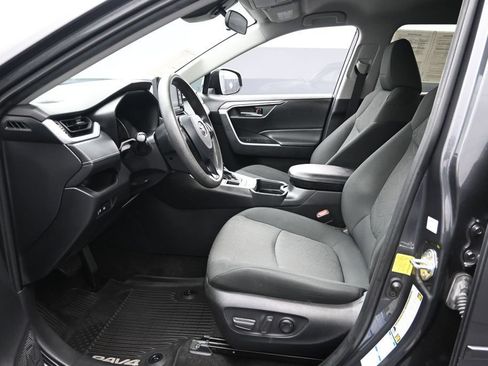 Used 2021 Toyota RAV4 XLE AWD/4WD image 11