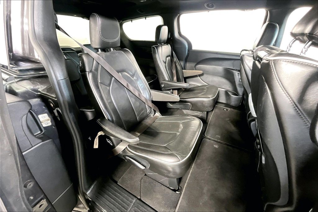 Used 2020 Chrysler Pacifica Limited w/ Advanced Safetytec Group FWD image 27
