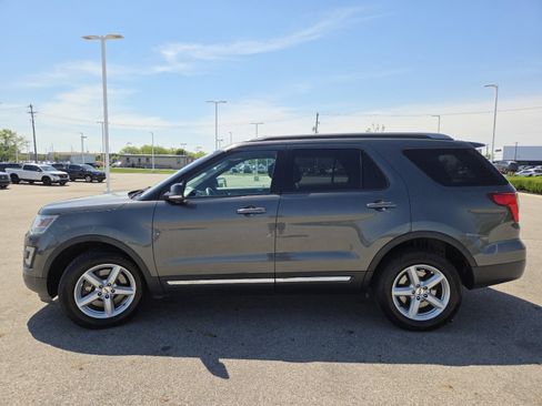 Used 2017 Ford Explorer XLT AWD/4WD image 12
