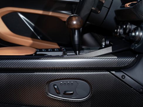 Used 2024 Aston Martin Valour image 72