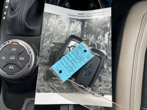 Used 2023 Ford Bronco Wildtrak image 10