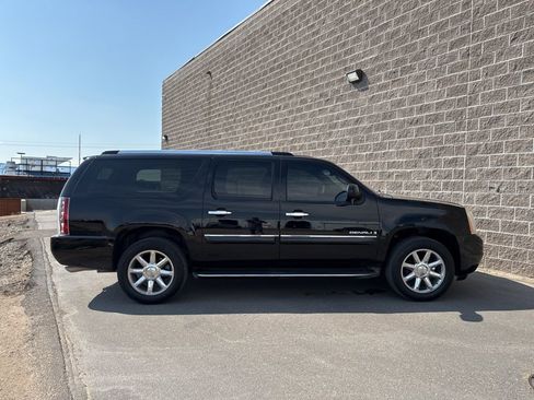 Used 2008 GMC Yukon XL Denali image 4