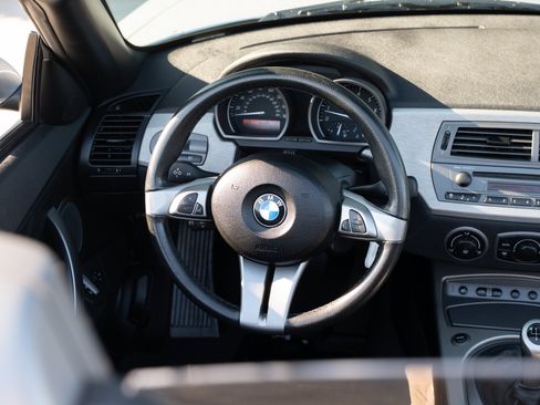 Used 2004 BMW Z4 3.0i RWD image 12