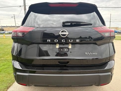 Used 2024 Nissan Rogue SV AWD/4WD image 12