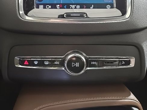 Used 2023 Volvo XC90 B6 Ultimate w/ Protection Package Premier image 14