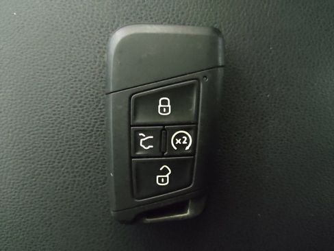 Used 2022 Volkswagen Taos SEL w/ Panoramic Sunroof Package FWD image 32
