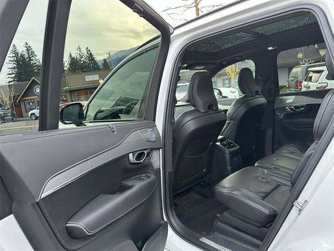 Used 2022 Volvo XC90 T8 R-Design w/ Advanced Package image 17
