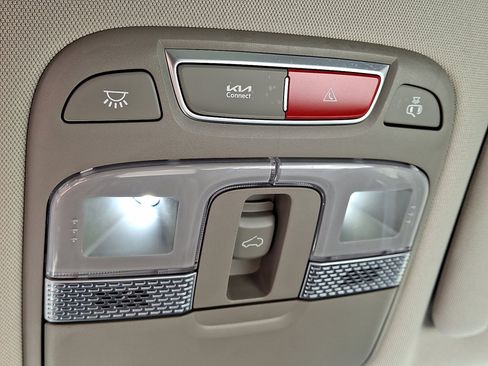 Used 2023 Kia Telluride EX w/ EX Captain's Chair Package image 32