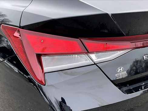 Used 2023 Hyundai Elantra SEL image 29