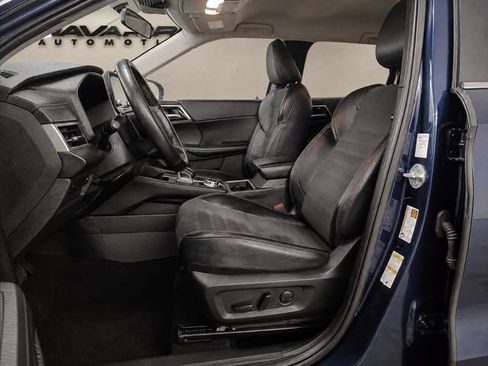 Used 2024 Mitsubishi Outlander SE Black Edition FWD image 12