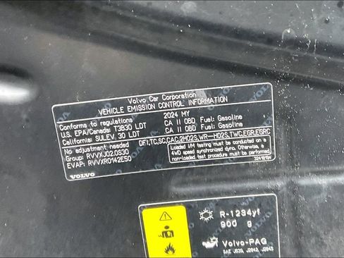 Certified 2024 Volvo XC90 B6 Plus image 32