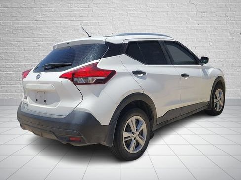 Used 2019 Nissan Kicks S FWD image 3