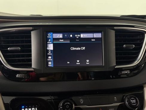 Used 2023 Chrysler Voyager LX FWD image 18