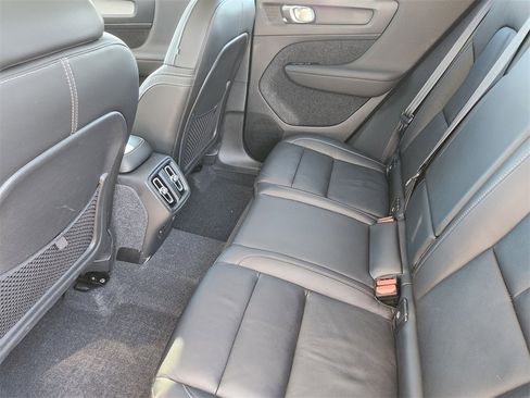 Used 2023 Volvo XC40 B5 Ultimate image 18