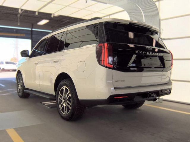 Used 2025 Ford Expedition Active AWD/4WD image 7