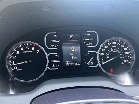 Certified 2018 Toyota Tundra SR5 w/ SR5 Upgrade Package RWD image 2