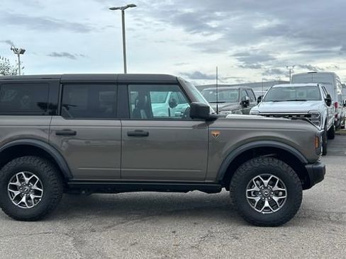 Used 2025 Ford Bronco Badlands AWD/4WD image 2